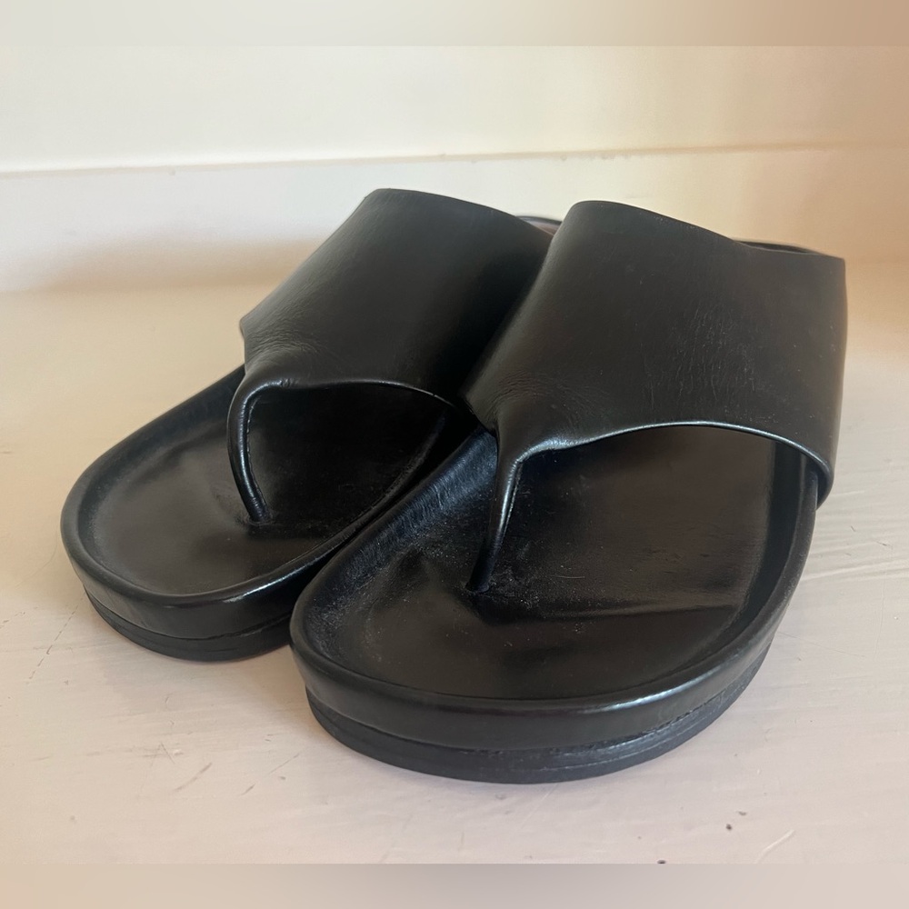 $450 Lauren Manoogian Black Leather Slides - Size 41 / US 10